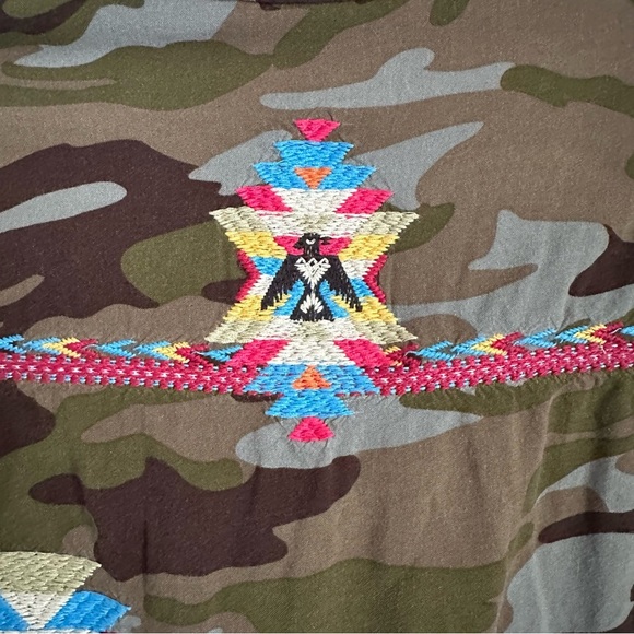 Andree by Unit Camo Embroidered  Roll Tab Long Sleeve Top Size M Tribal Aztec - Picture 4 of 13